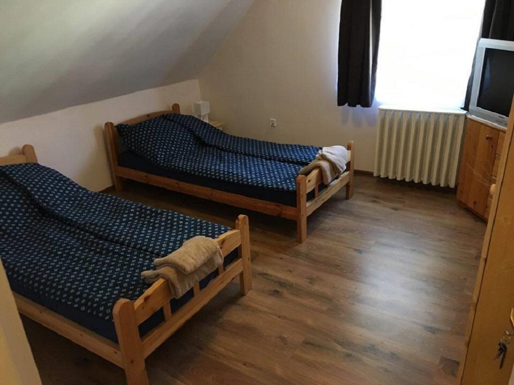 Hotel Fitt Panzió Sásd Exterior foto